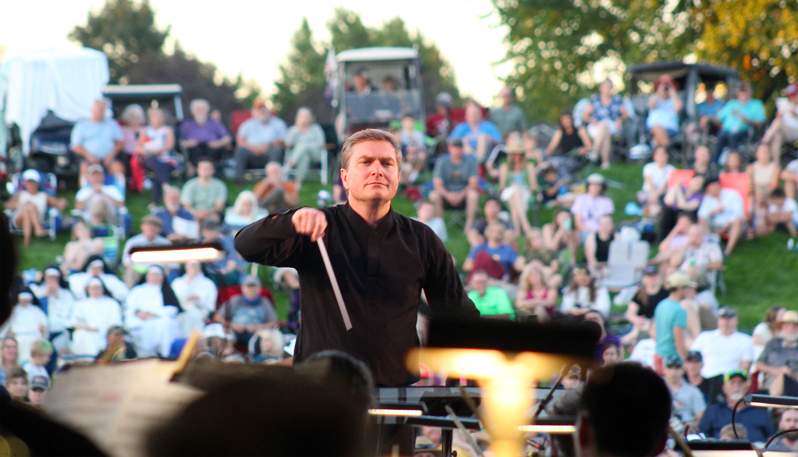 James Lowe conducting Spokane Symphony at Pavillion Park